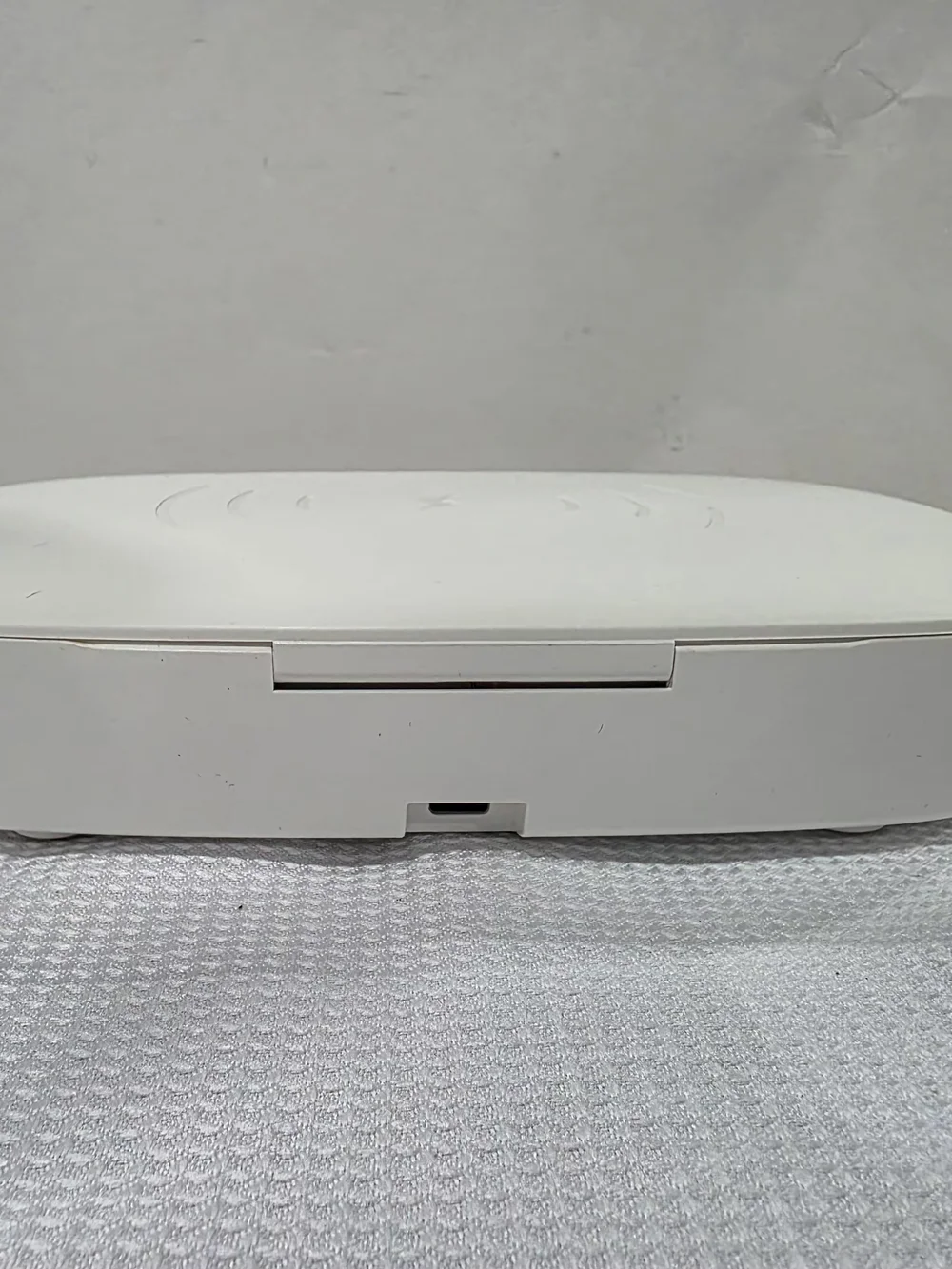 Mophie White UV Phone Sanitizer with Wireless Charging